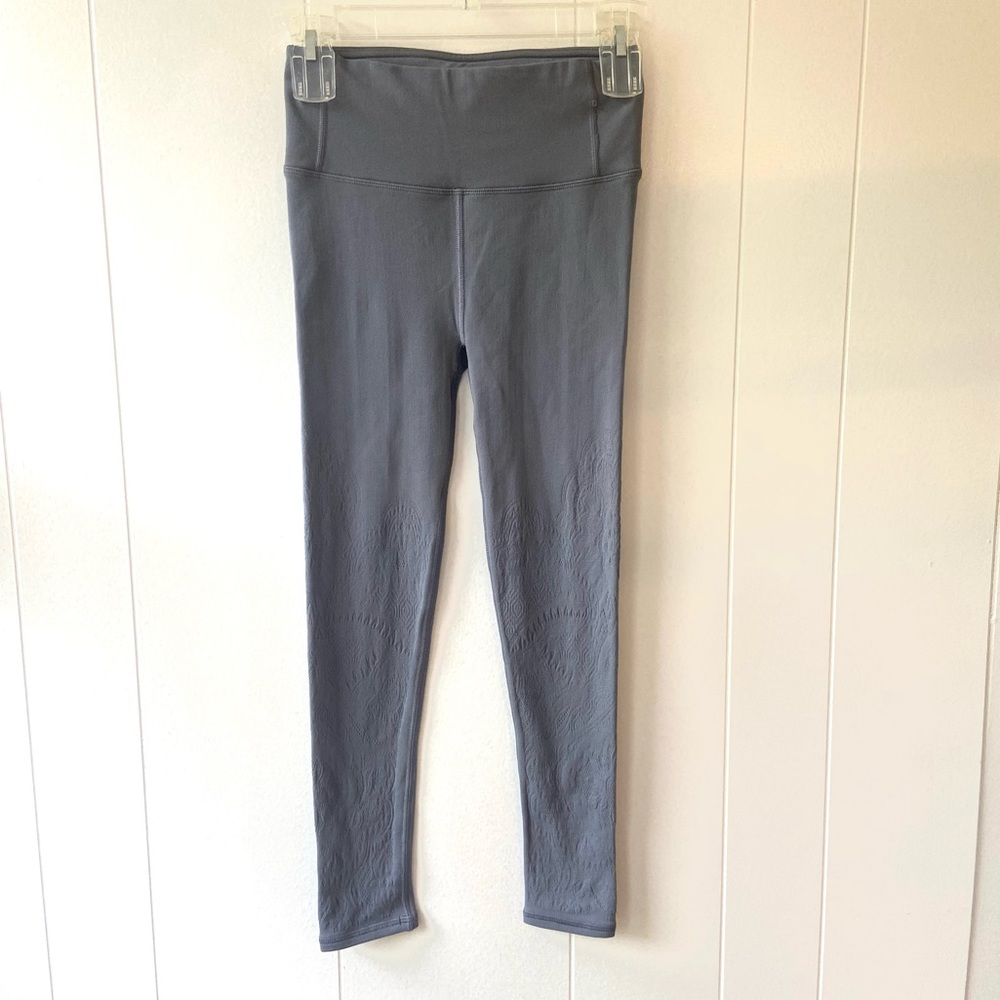 Lululemon Reveal TightSize 6 Leggings Lace Bottoms Gym Yoga